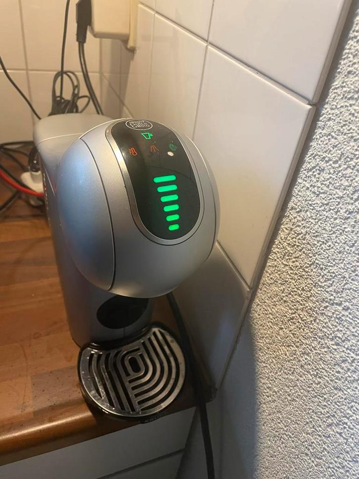 Krups Dolce Gusto Genio S Touch - Zilver, Witgoed en Apparatuur, Koffiezetapparaten, Gebruikt, Koffiepads en cups, Koffiemachine