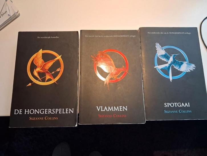 Hongerspelen Trilogie  Suzanne Collins, Boeken, Fantasy, Gelezen, Ophalen of Verzenden