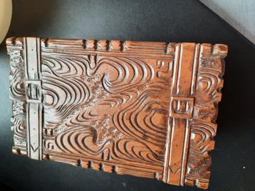 Vintage sigarendoos van hout beschikbaar voor biedingen