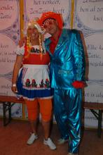 Hollandse kostuums huren voor  €22 compleet met pruik enz, Ophalen, Zo goed als nieuw, Carnaval, Kleding