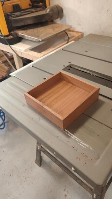 mahonie houte dice tray beschikbaar voor biedingen