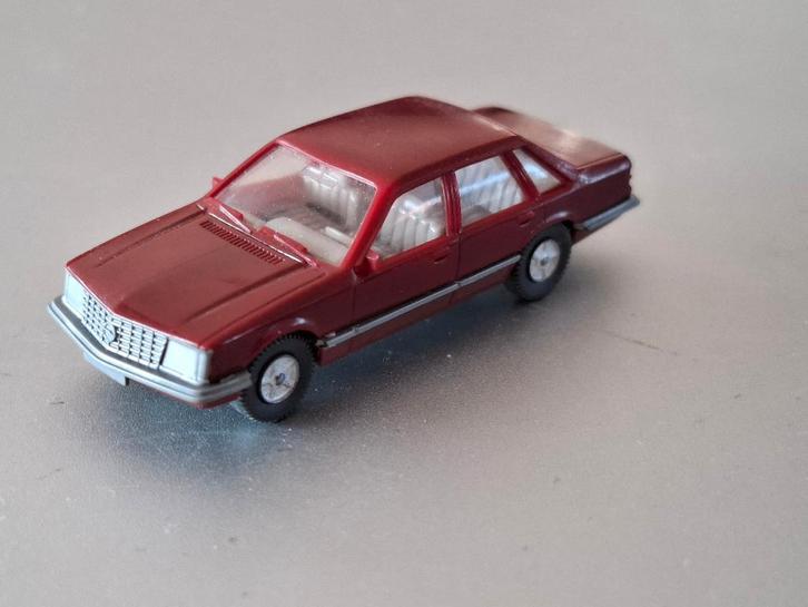 1:87 Opel Senator bordeauxrood Wiking € 3,50, Hobby en Vrije tijd, Modelauto's | 1:87, Zo goed als nieuw, Auto, Wiking, Verzenden
