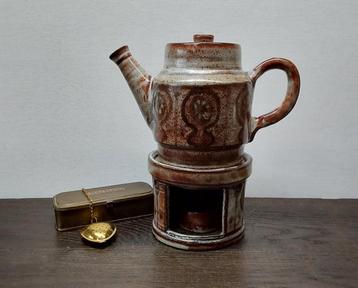 Retro aardewerk theepot op theelichtje  beschikbaar voor biedingen