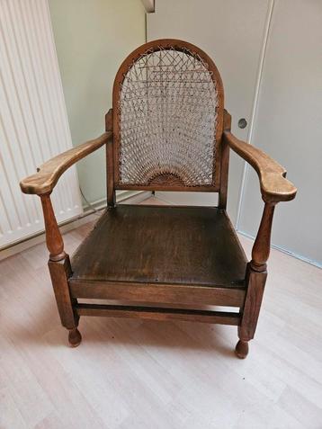 antieke stoel  1925 beschikbaar voor biedingen