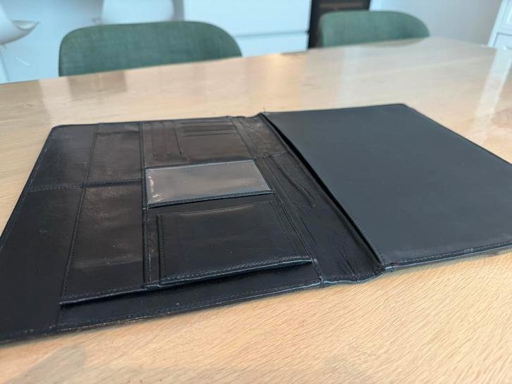 Zwarte Lederen Schrijfmap A4 Formaat, Diversen, Bureau-accessoires, Zo goed als nieuw, Ophalen of Verzenden