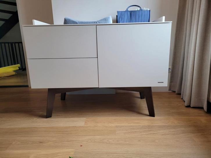 Kidsmill sixties Commode wit/walnoot met bladvergroter, Kinderen en Baby's, Kinderkamer | Commodes en Kasten, Gebruikt, Commode