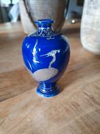 Blauw vaasje met zilveren decoratie echt zilver, Gebruikt, Blauw, Aardewerk of Porselein, Ophalen of Verzenden