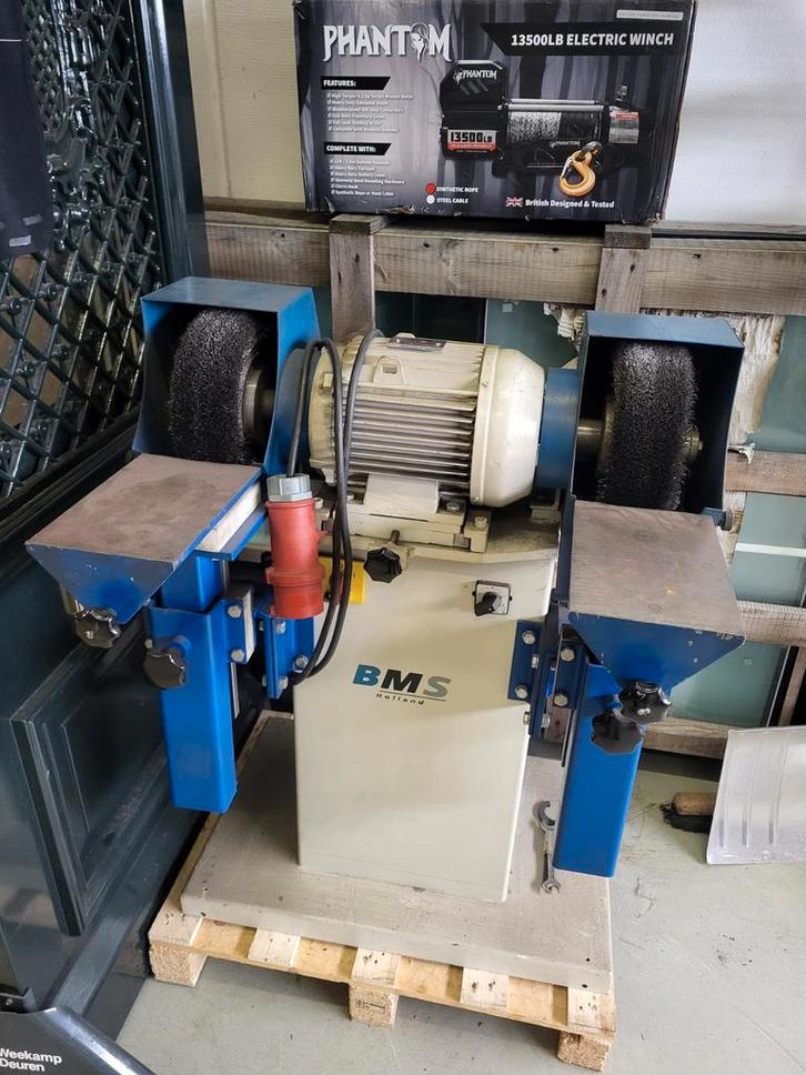 Borstelmachine voor bouten reinigen, Doe-het-zelf en Verbouw, Ladders en Trappen, Zo goed als nieuw, Ophalen