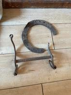 Oud paardenbit en hoefijzer decoratie, Ophalen