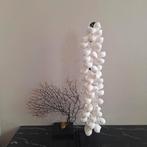 Witte echte schelpenketting op zwarte voet vakkenkast chique, Huis en Inrichting, Nieuw, Ophalen of Verzenden, X, X