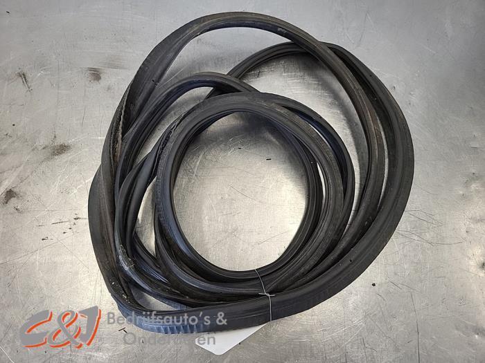 Achterkleprubber van een Mercedes V-Klasse, Auto-onderdelen, Carrosserie en Plaatwerk, Mercedes-Benz, Gebruikt, 3 maanden garantie