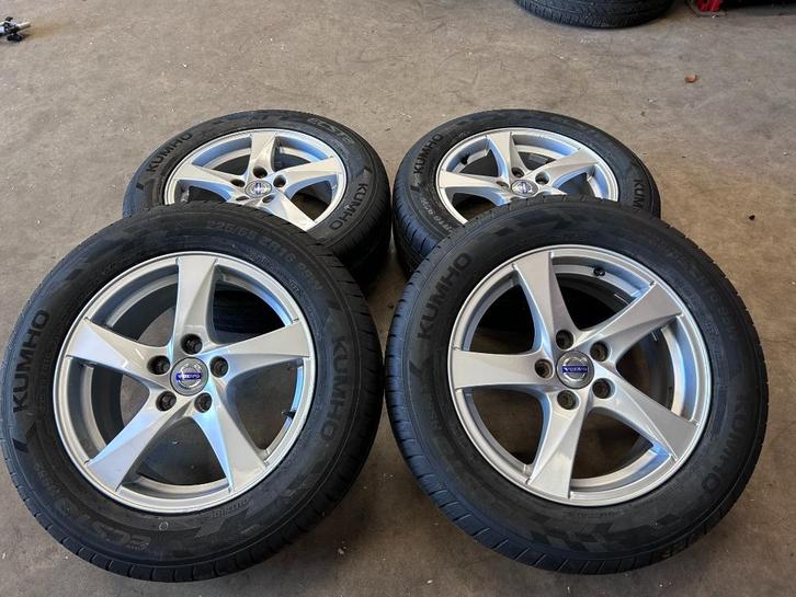 16 inch originele velgen + zomerbanden Volvo V70 V60, Auto-onderdelen, Banden en Velgen, Banden en Velgen, Zomerbanden, 16 inch
