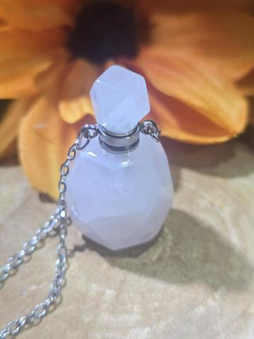 Melkkwarts Parfum & As Hanger met een zilveren ketting 46 cm beschikbaar voor biedingen