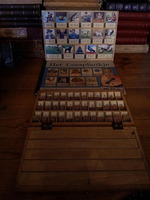 Set leesplankje Hoogenveens - letterdoos - boek leesplanken, Antiek en Kunst, Curiosa en Brocante, Ophalen of Verzenden