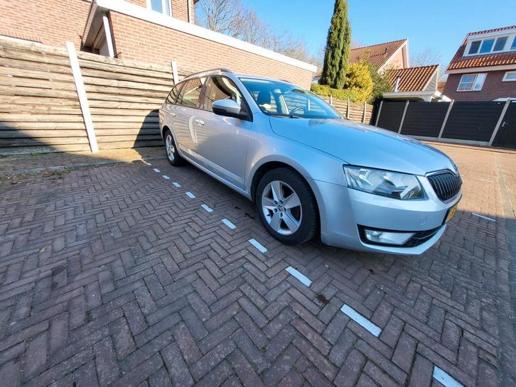 Skoda Octavia 1.6 TDI 81KW Combi 2014 Grijs, Auto's, Skoda, Particulier, Octavia, ABS, Airbags, Airconditioning, Bluetooth, Bochtverlichting