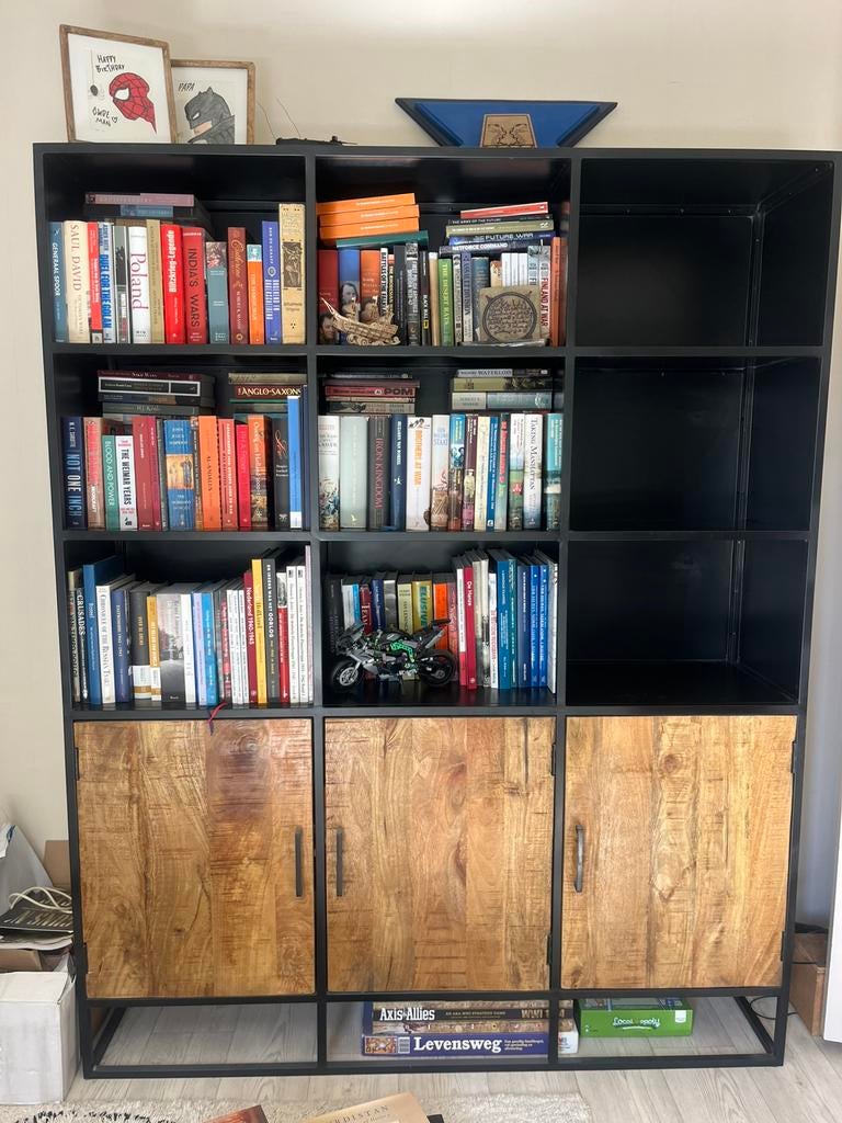 Kast, boekenkast, staal, mangohout, Met deur(en), 150 tot 200 cm, Zo goed als nieuw, 150 tot 200 cm