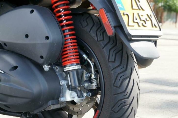 piaggio MP3 400/500/fuoco schokbrekers rood model HPE, Niet ingevuld, Niet ingevuld, Nieuw, Ophalen of Verzenden