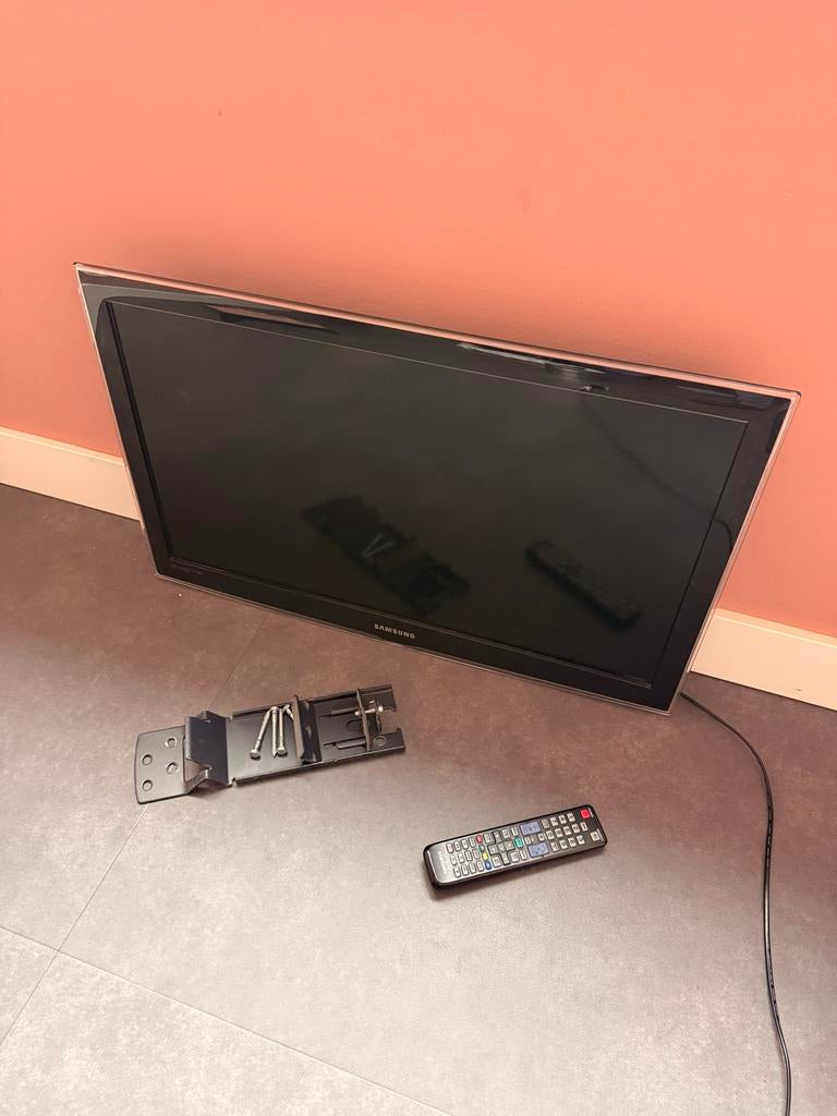 Samsung LCD TV UE32C4000 - 32 inch incl muurframe, Ophalen, Gebruikt, 50 Hz, 80 tot 100 cm