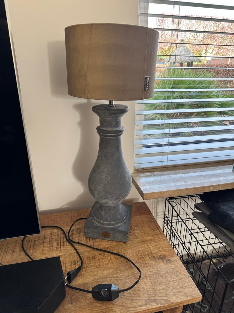 Brynxz betonnen tafellamp met stoffen kap, Ophalen, Zo goed als nieuw, Stof, 50 tot 75 cm