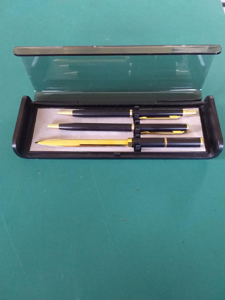 Bureau set, heel mooie set, Verzamelen, Pennenverzamelingen, Ophalen of Verzenden, Balpen, Overige merken