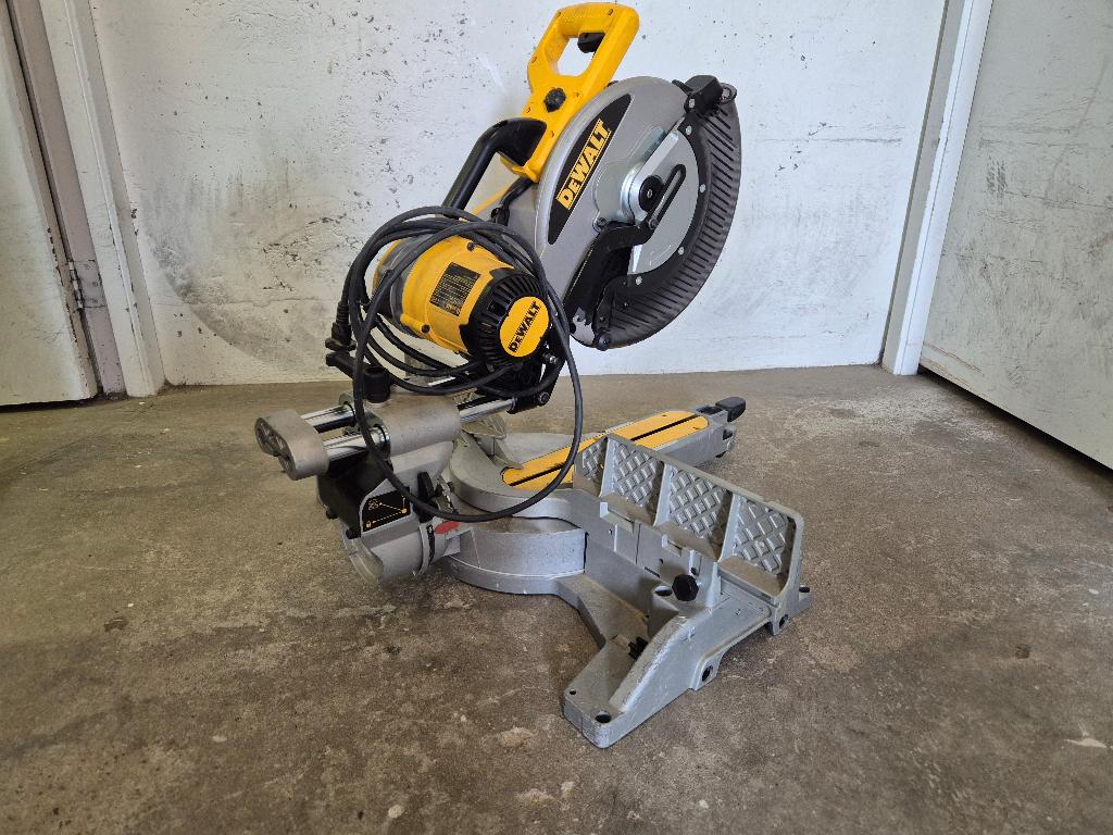 Dewalt afkortzaag DW718, Ophalen, Gebruikt, DeWALT, Afkortzaag