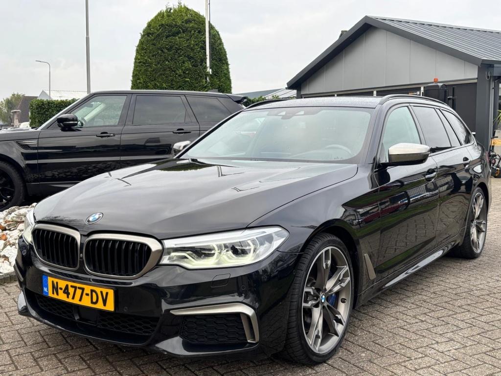 BMW 5 Serie Touring M550D Touring High Exe 2019 BTW Trekhaak, Auto's, Automaat, 15 km/l, Gebruikt, Euro 6