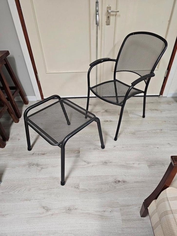 Tuinstoel met voetenbank voor €20,-, Tuin en Terras, Tuinstoelen, Gebruikt, Kunststof, Ophalen