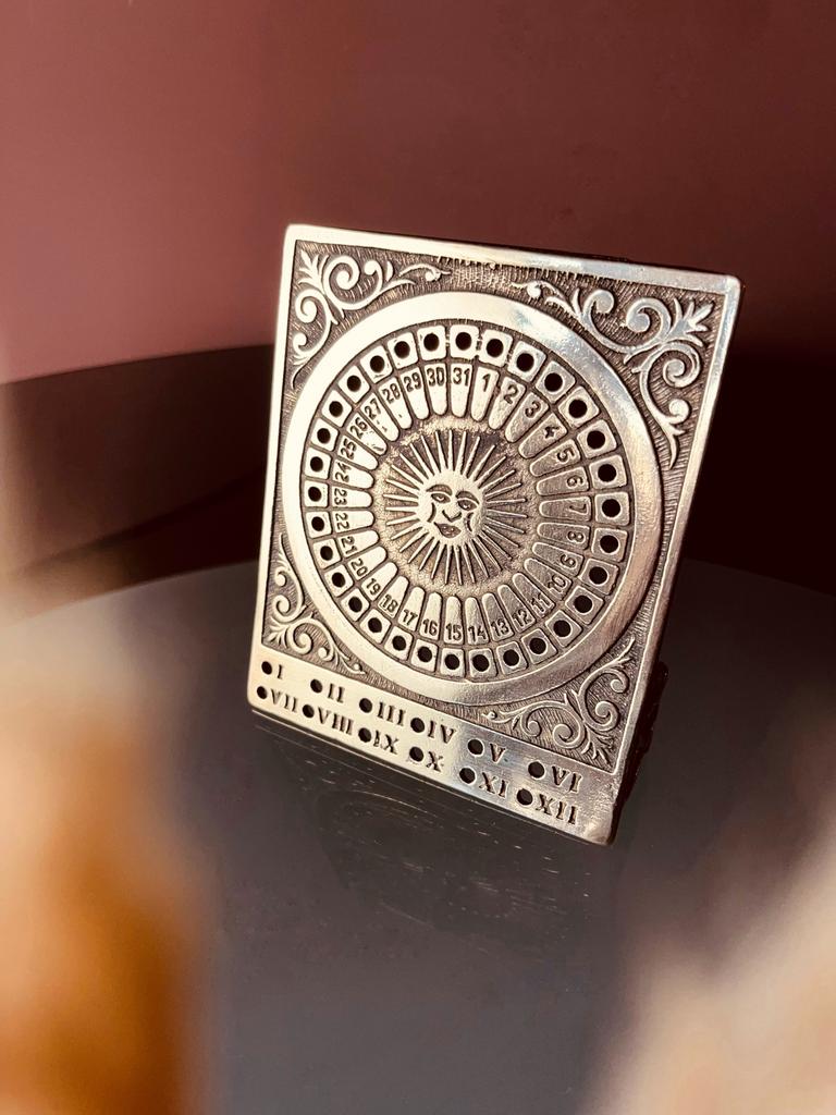 Messing zonnekalender, Antiek en Kunst, Antiek | Goud en Zilver, Ophalen of Verzenden