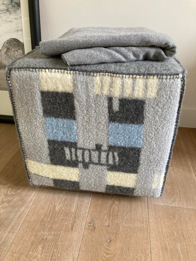 Unieke Handgemaakte Poef van Vintage Wollen Deken (Aabe), Ophalen, Zo goed als nieuw, Rechthoekig