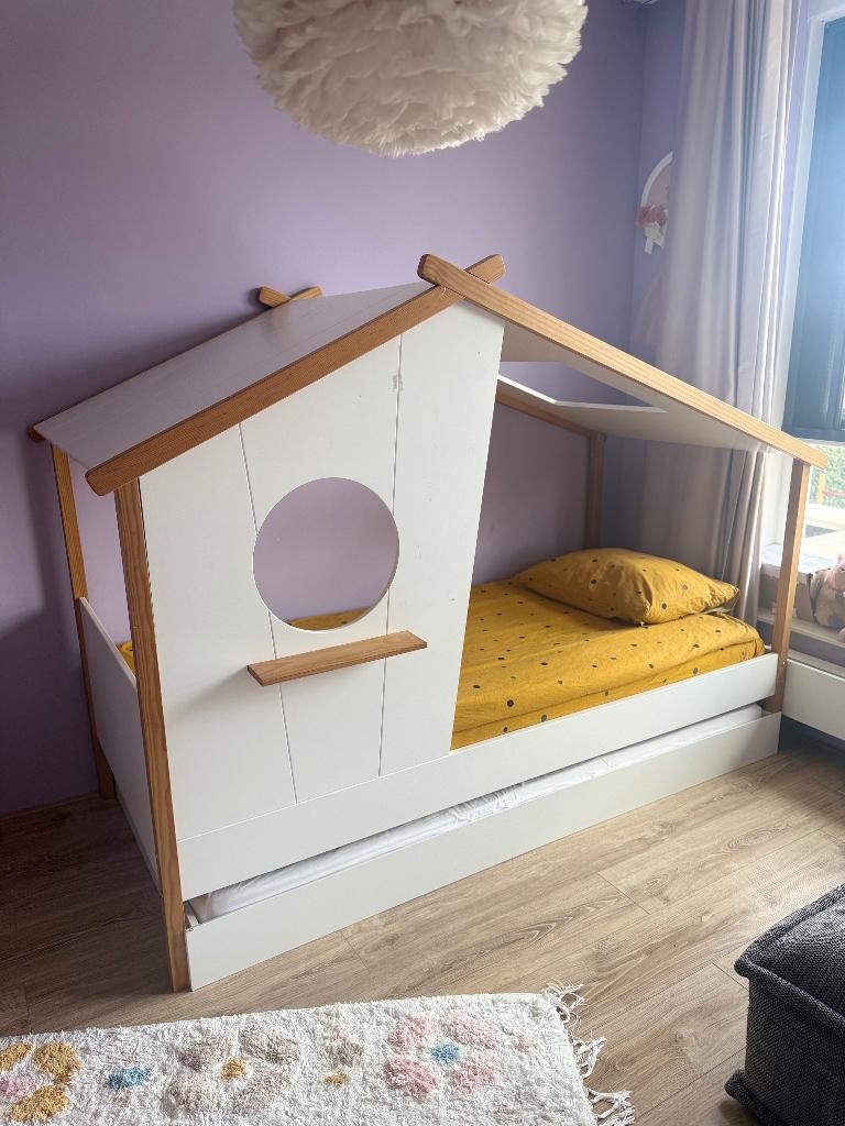 Kinderbed huisje 90x200 + uitschuifbed + 2 matrassen, Ophalen, 85 tot 100 cm, Zo goed als nieuw, Matras