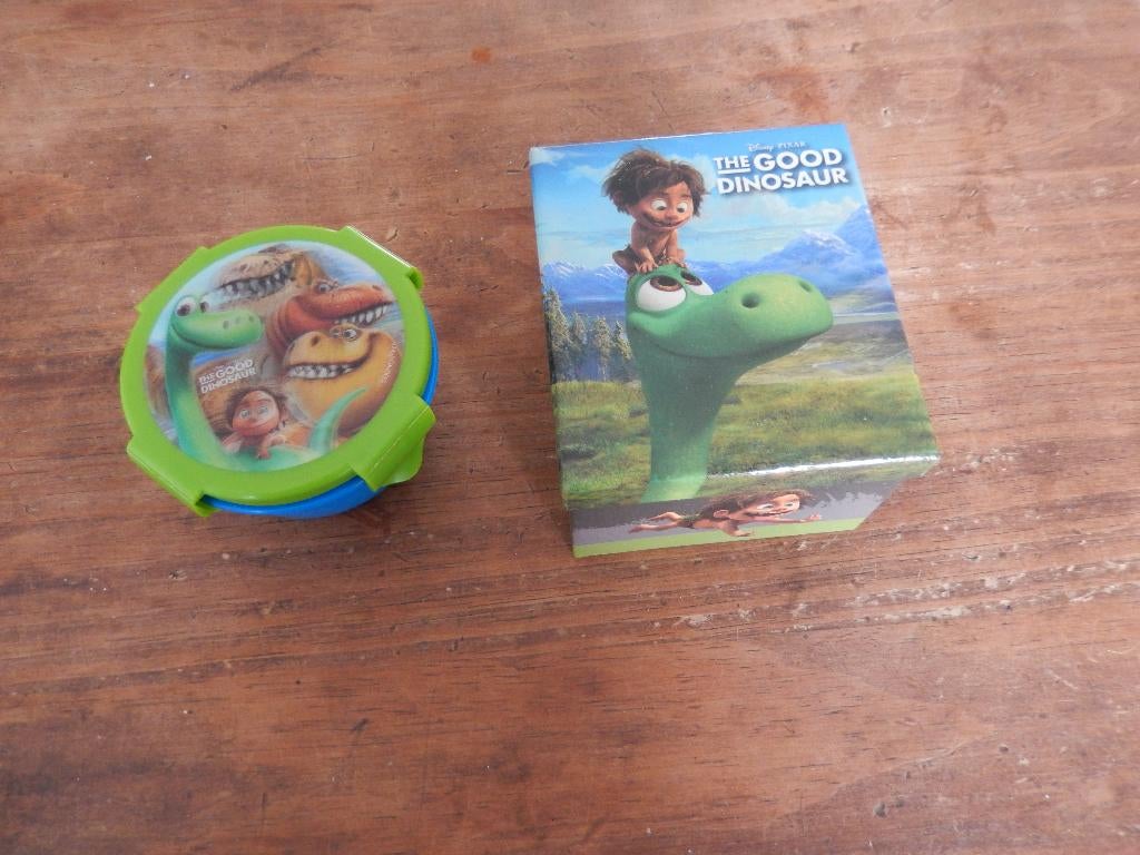 Doosje en bakje van The good Dinosaur (Zgan), Verzamelen, Poppetjes en Figuurtjes, Ophalen, Zo goed als nieuw