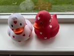 Badeend 2stuks groot rood met hartjes, Ophalen, Zo goed als nieuw