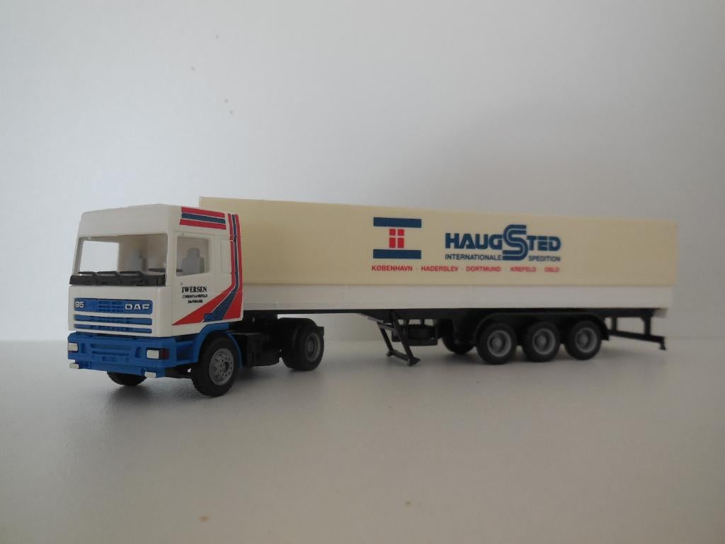 1:87 Herpa - HaugSped, Ophalen of Verzenden, Zo goed als nieuw, Bus of Vrachtwagen, Herpa