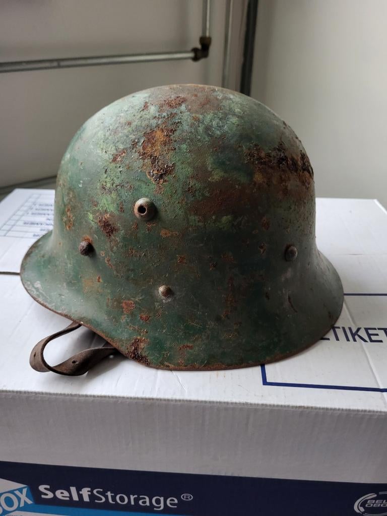 Te koop Bulgaarse m36 helm, Ophalen of Verzenden, Landmacht, Nederland, Helm of Baret
