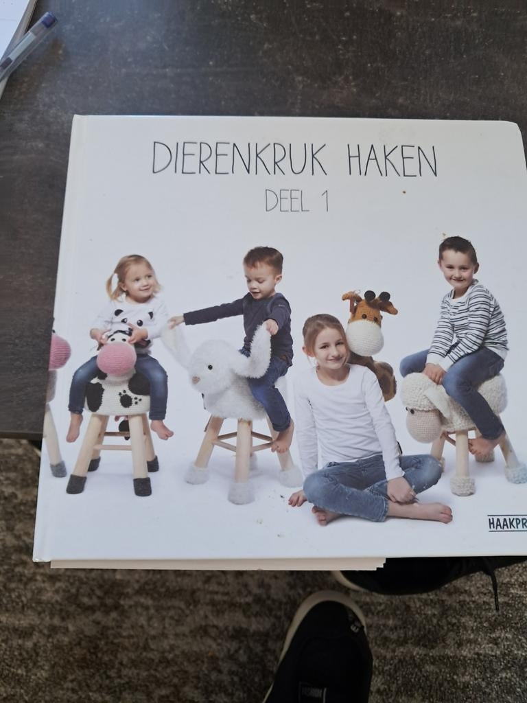 Haakboek Dierenkruk Haken Deel 1 - 9 patronen, Breien en Haken, Diverse auteurs, Ophalen of Verzenden, Zo goed als nieuw