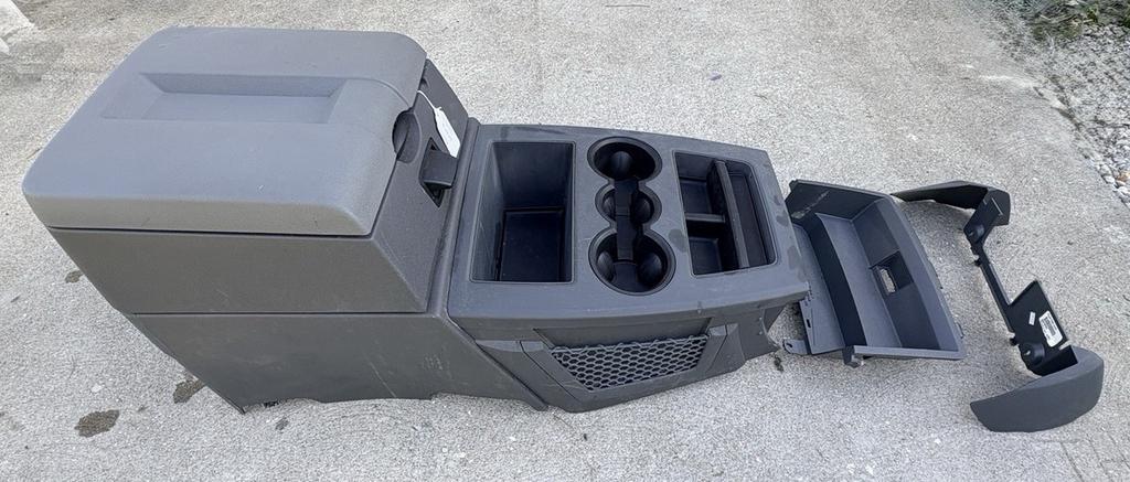 GEZOCHT 06-08 DODGE RAM 1500 CENTER CONSOLE, Auto-onderdelen, Interieur en Bekleding, Ophalen of Verzenden, Dodge
