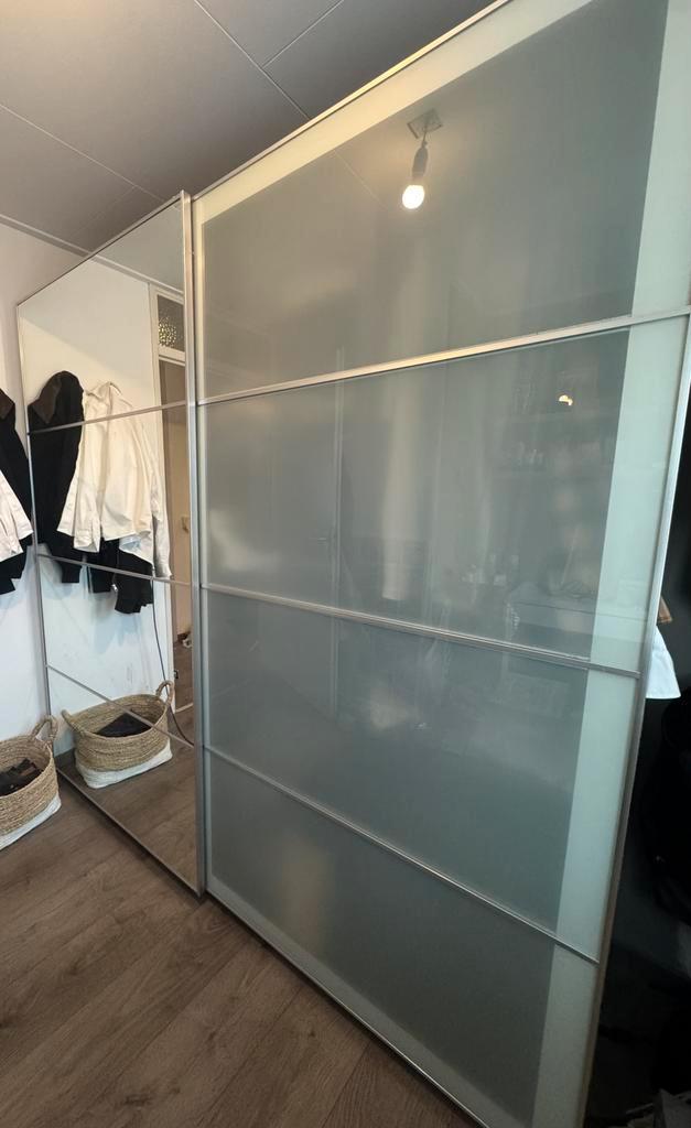 Gratis Ikea Pax kast schuifdeuren, Huis en Inrichting, Kasten | Kledingkasten, Zo goed als nieuw, 200 cm of meer, 100 tot 150 cm