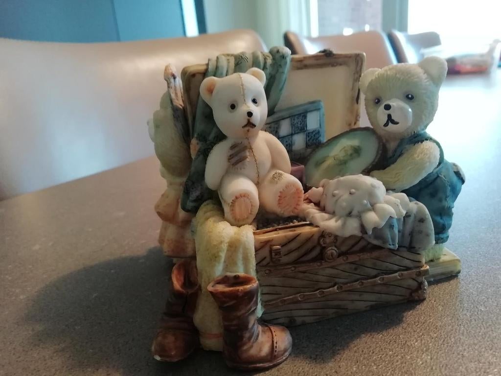Leuk z.g.a.n. beeldje met beertjes., Verzamelen, Ophalen of Verzenden, Zo goed als nieuw, Dier