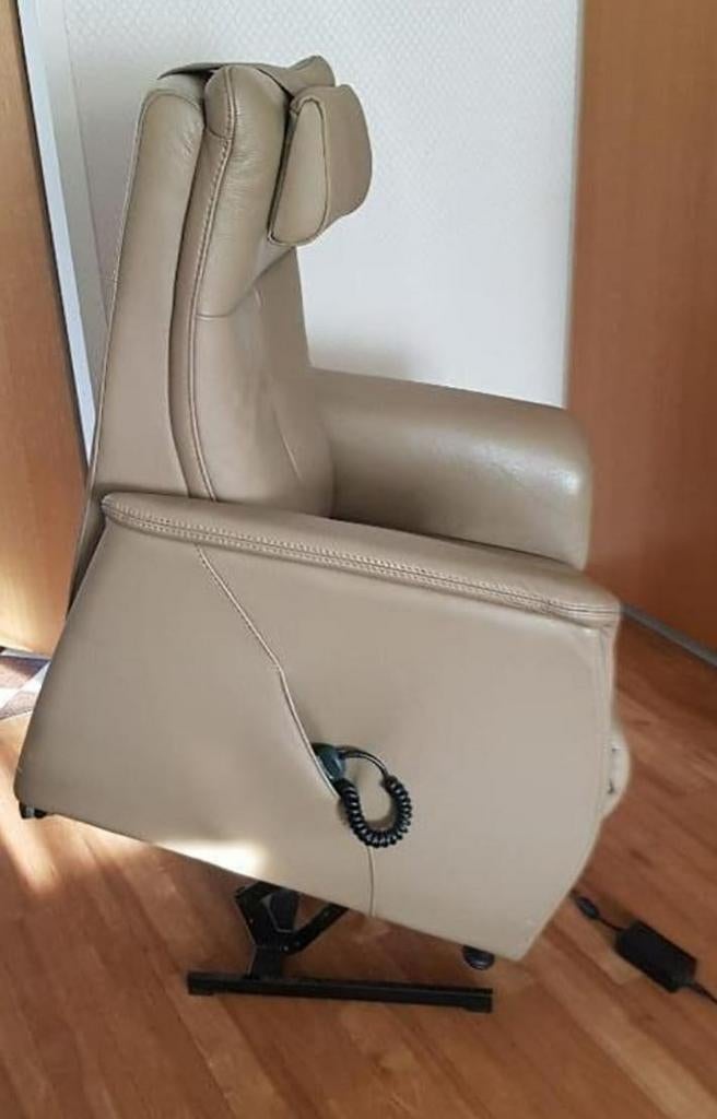 Prominent elektrische staop stoel + relax uitmuntende staat, Huis en Inrichting, Fauteuils, Ophalen, Zo goed als nieuw, Leer