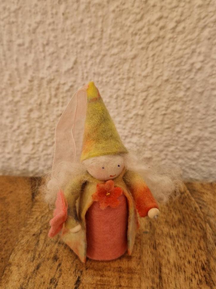 Kleine Lentefee van wolvilt voor de seizoenstafel, Hobby en Vrije tijd, Overige Hobby en Vrije tijd, Nieuw, Ophalen of Verzenden