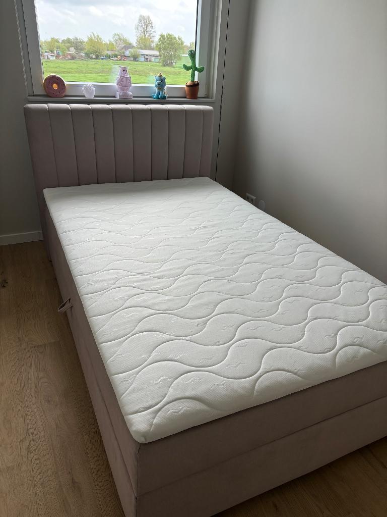 Bed, Ophalen, Beige, Zo goed als nieuw, Twijfelaar
