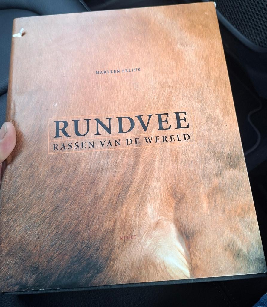 Rundvee - Rassen van de Wereld, Ophalen of Verzenden, Gelezen, Vee