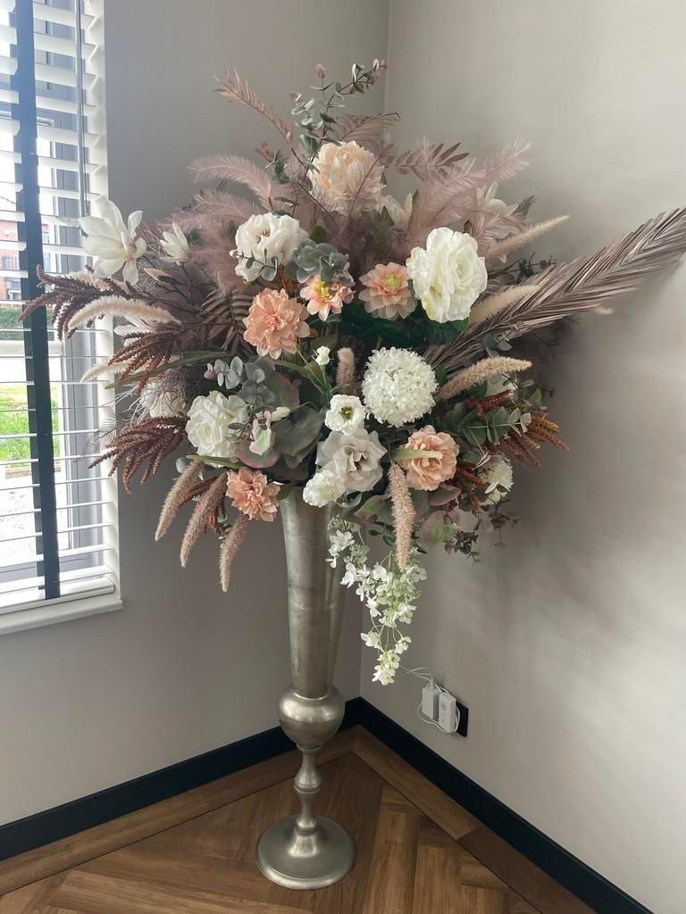 Luxe groot zijden bloemstuk met hoge metalen vaas, Ophalen, Overige materialen, Overige kleuren, Zo goed als nieuw