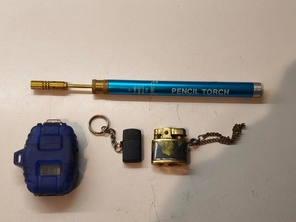Diverse aanstekers en een Pencil Torch, Ophalen of Verzenden, Gebruikt, Aansteker