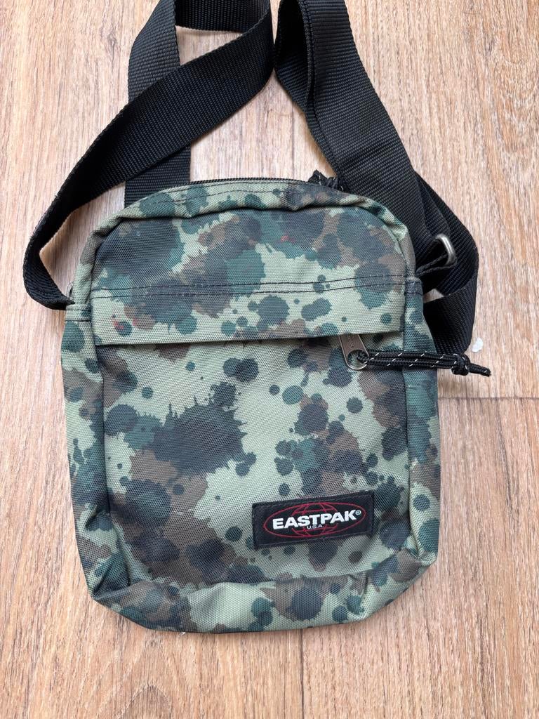 Eastpak schoudertas camouflage print, Ophalen of Verzenden, Gebruikt, Groen, Overige merken