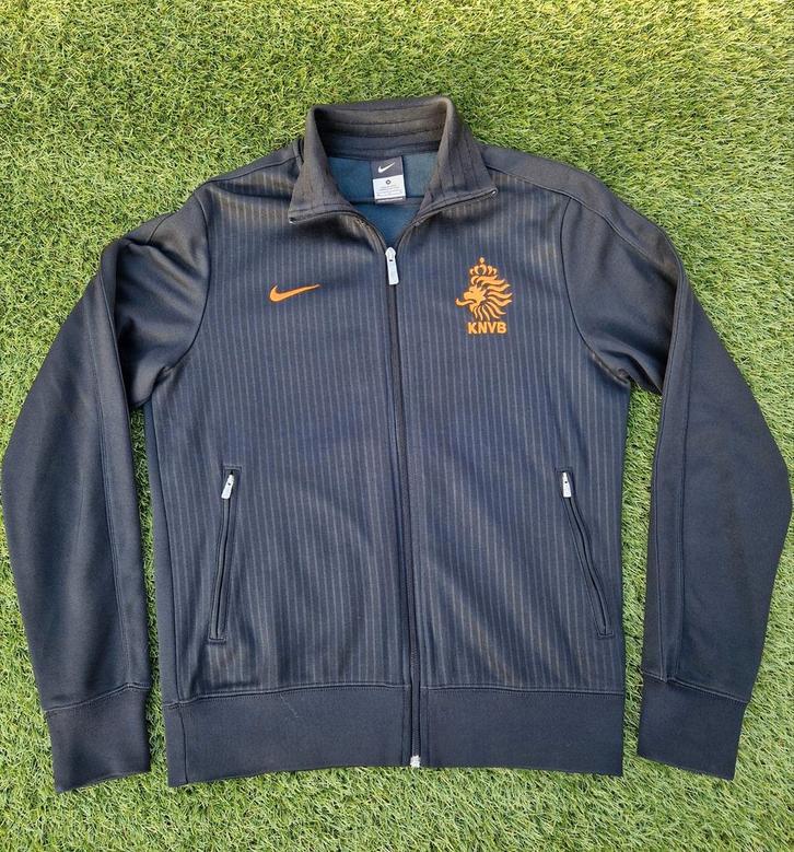 Nederlands elftal vest van Nike N98 Anthem jack 2012, Kleding | Heren, Sportkleding, Zo goed als nieuw, Voetbal, Maat 48/50 (M)
