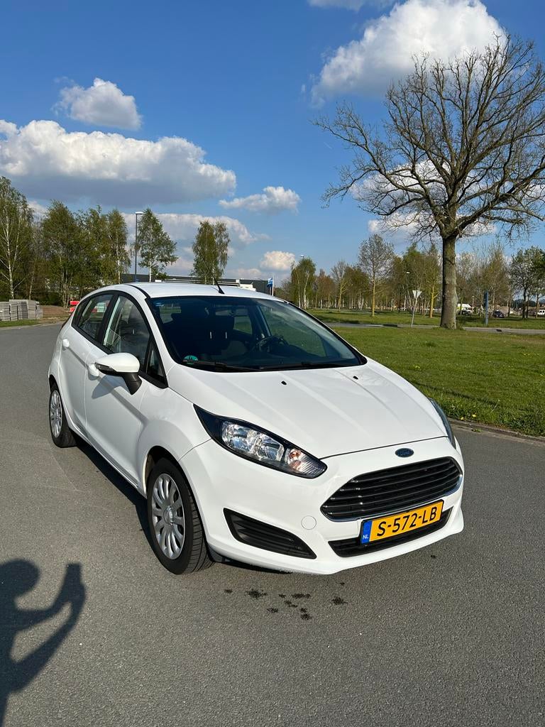 Ford Fiësta 1.25 44KW 5DR 2015 Wit, Auto's, Voorwielaandrijving, 40 €/maand, 1242 cc, 4 cilinders