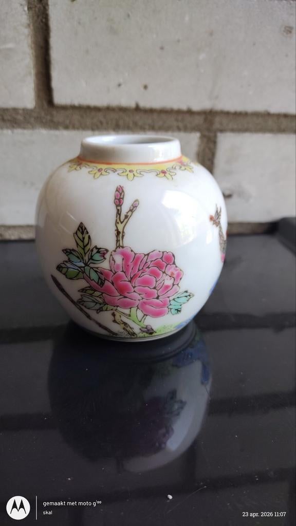 Antieke Chinese porseleinen vaas met bloemmotief, Ophalen of Verzenden