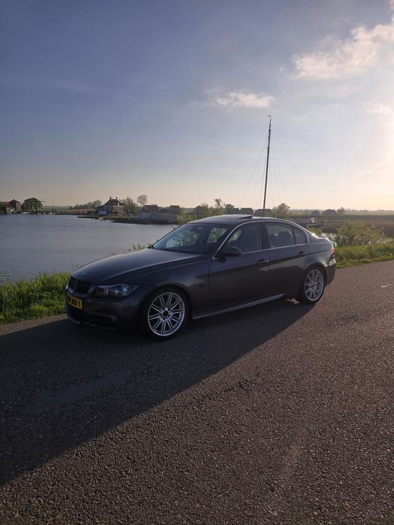 BMW 3-Serie 3.0 I 330 AUT 2005 Grijs, Auto's, BMW, Automaat, Achterwielaandrijving, Zwart, 258 pk