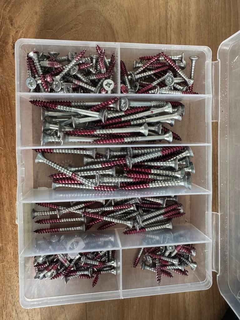 Doosje met verzinkte schroeven, Ophalen of Verzenden, Zo goed als nieuw